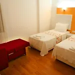 Ugur Hotel *